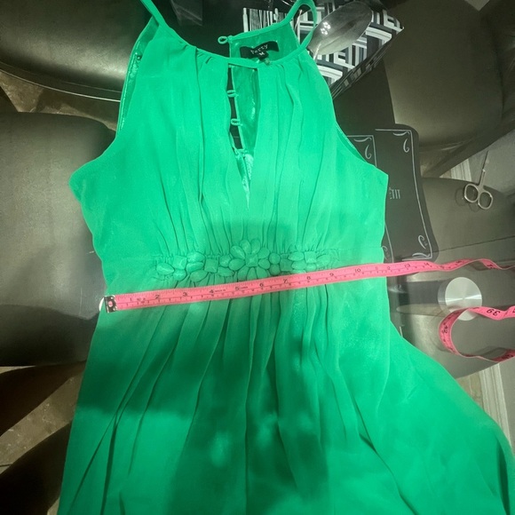 Verty Vibrant GreenSuper beautiful dress - Picture 3 of 5